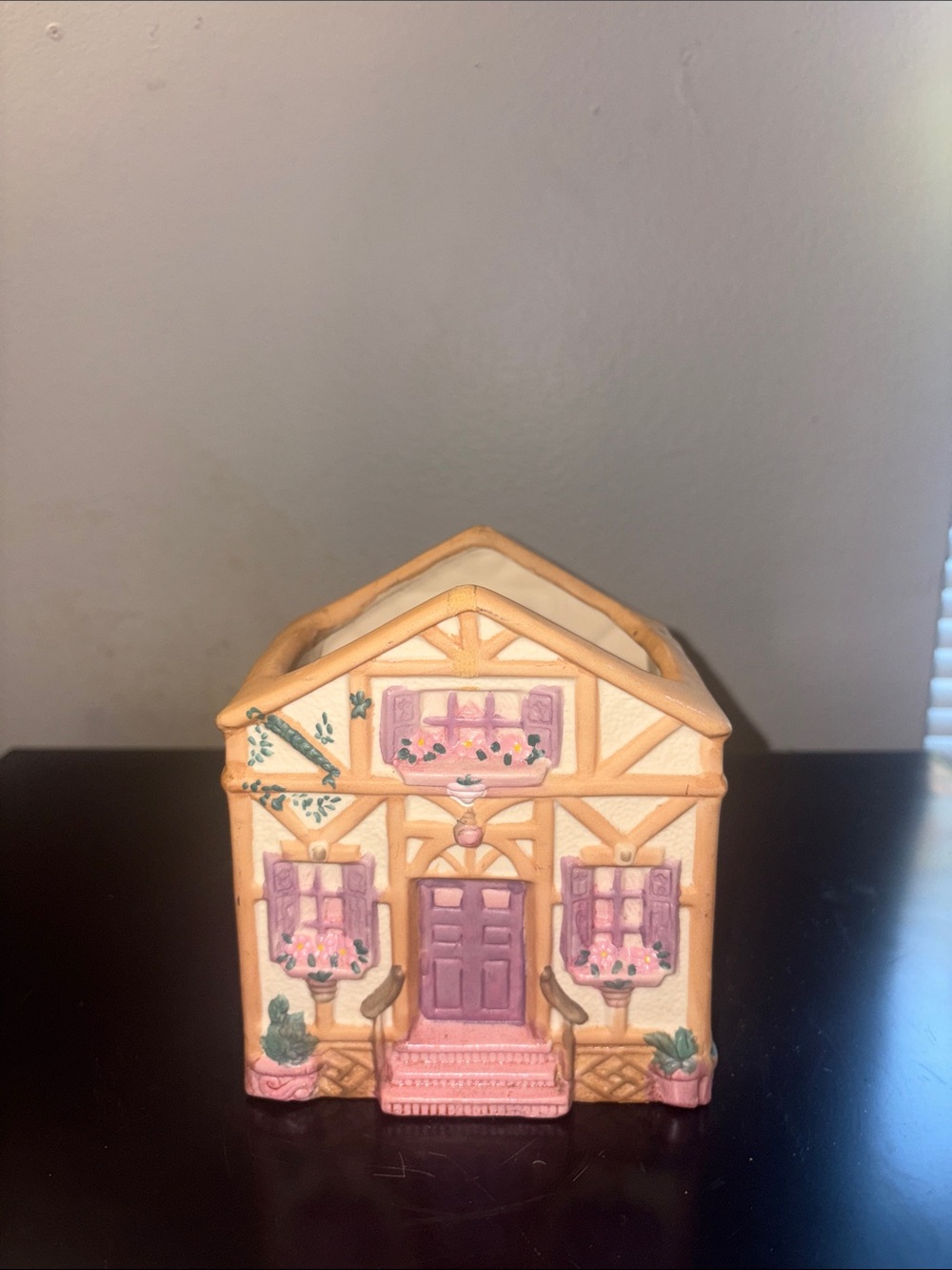 Ceramic cottage planter pot